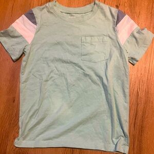 Oshkosh t shirt, size 7/7A boys